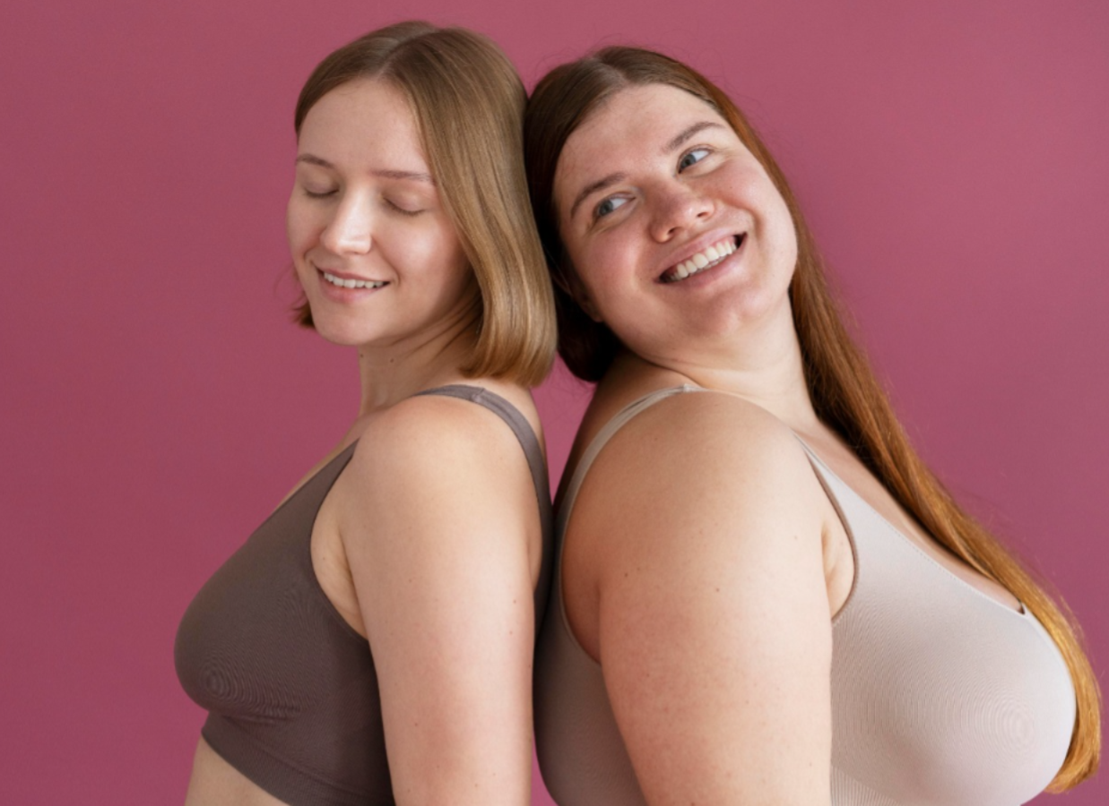 medium-shot-smiley-women-posing